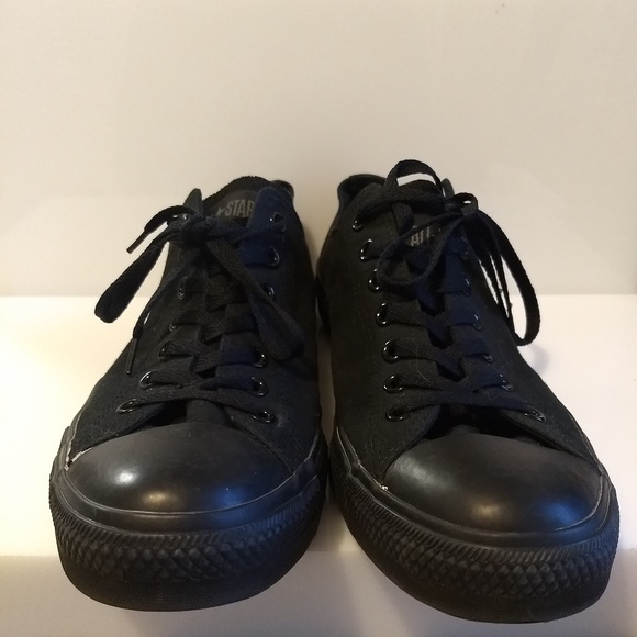 black mono converse low